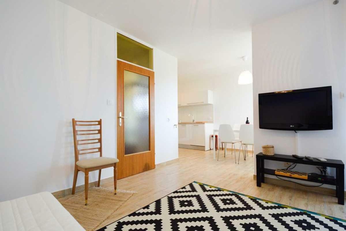 Leut Apartment, 3Min Beach, 15Min Center Pula Exterior photo